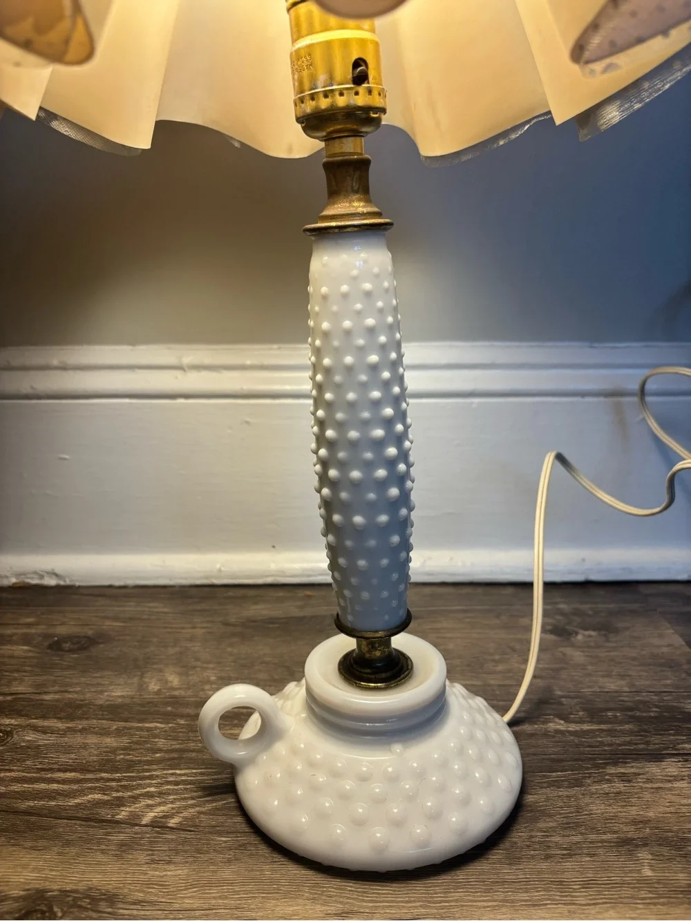 Vintage Elegant White Table Lamp with Cream Fabric Shade and Bow Accent
